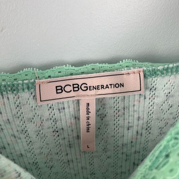 BCBGeneration Green Lace Trim Floral Tank Top L NWT - Picture 4 of 5